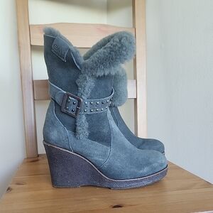 EMU Heighton Low Sheepskin Wedge Boots, Size 8